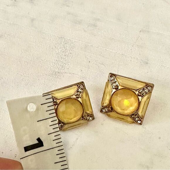 Yellow rhinestone square post earrings - Picture 2 of 11